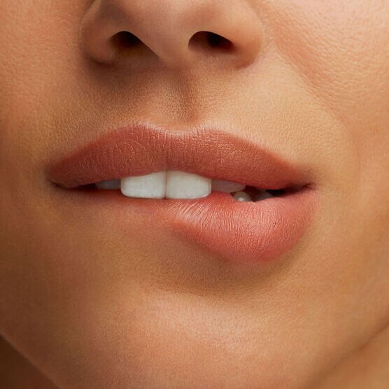 MAC        LUSTRE LIPSTI LIPS 3G